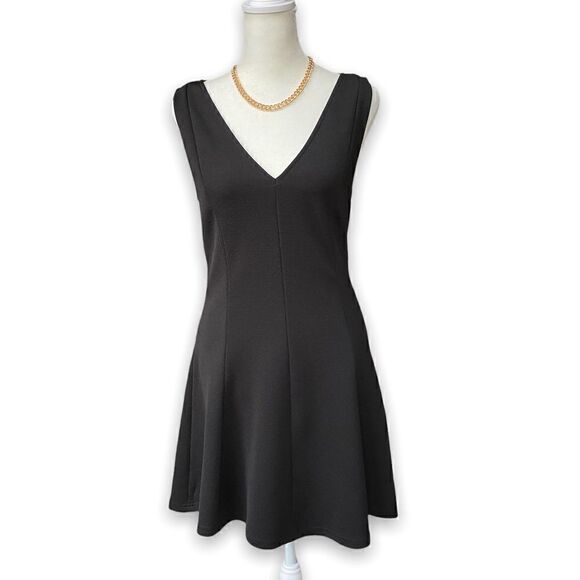 Minkpink Black Textured V-Neck Skater Style Cocktail Dress - Picture 1 of 11